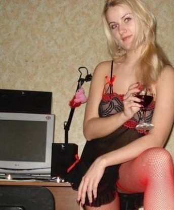 Сексуальная блондинка приглашает в гости. Я готова исполнить все твои желания и фантазии. Звони и приходи, не пожалеешь! 15696, 26 лет